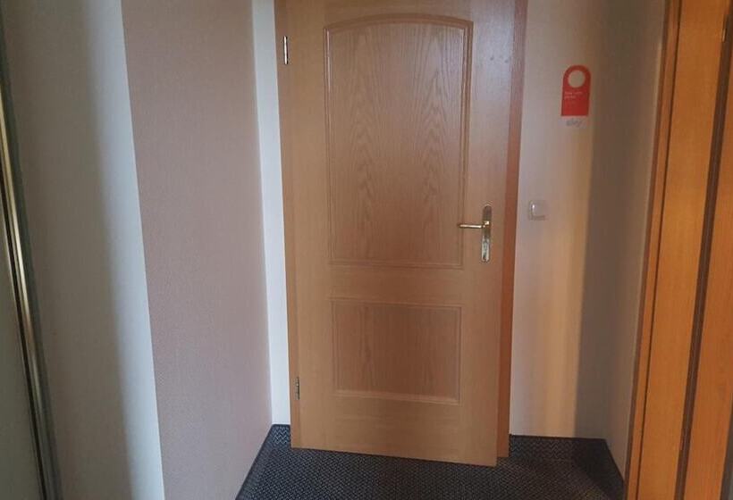 Отель Ziegenkrug Schweriner Tor