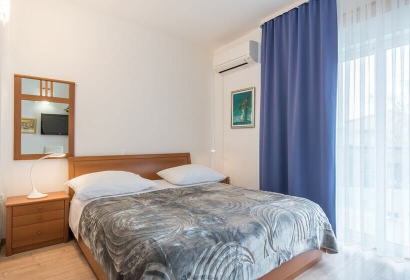 پانسیون Beachfront Villa Mediteran