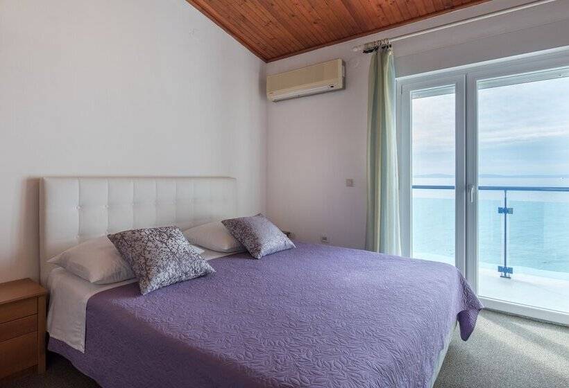 پانسیون Beachfront Villa Mediteran