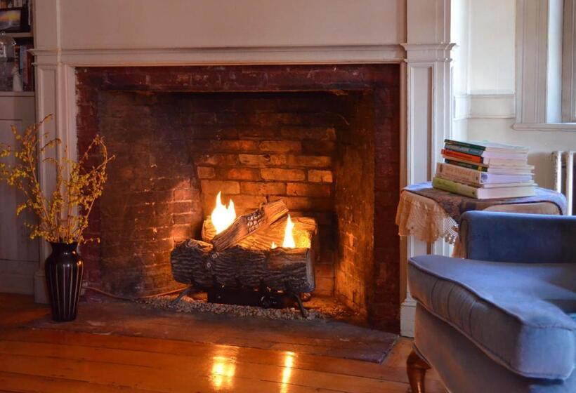 Pryor House B&b
