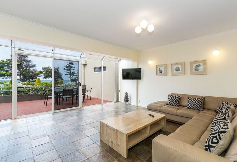 Two Bays Apartments