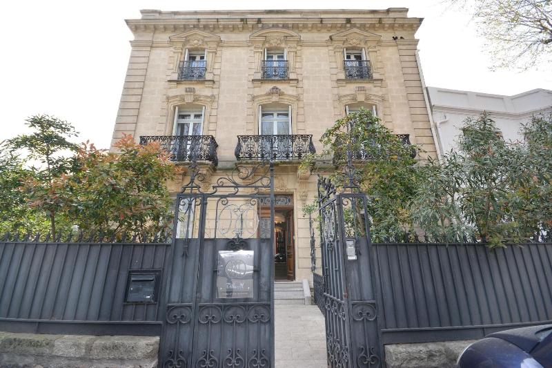 تختخواب و صبحانه Maison Douce Arles