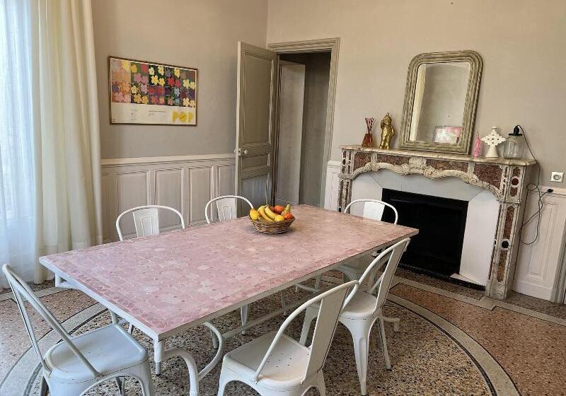 تختخواب و صبحانه Maison Douce Arles