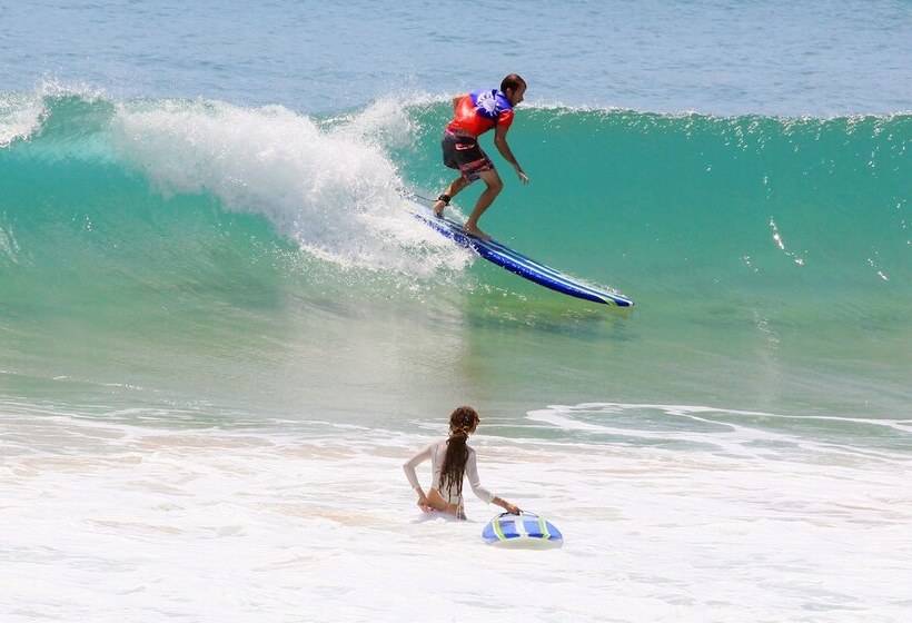 تختخواب و صبحانه Beachcastle & Sea View Villa