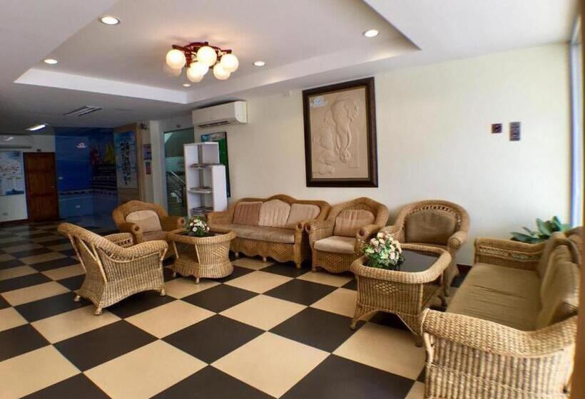 هتل Trat Center