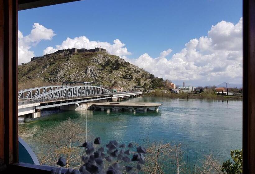 هتل Vataksi