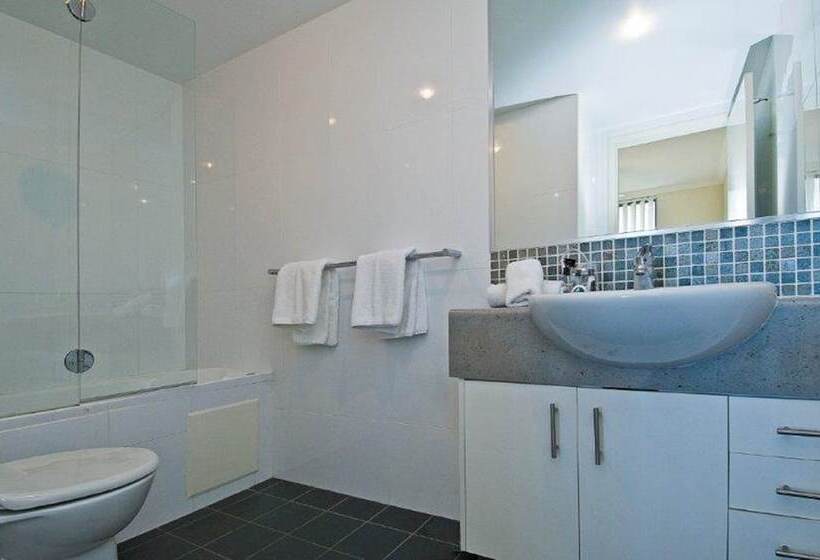 Aqualine Apartments