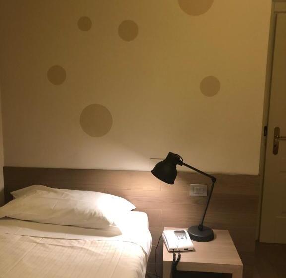 בית מלון כפרי Albergo Tre Pozzi