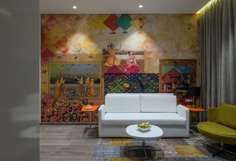 호텔 Eastin Residences Vadodara