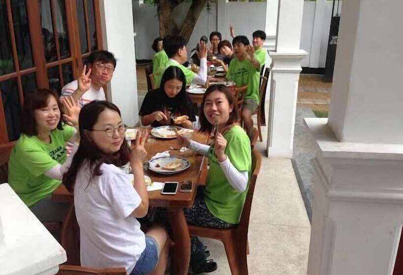 هتل Mahakumara White House