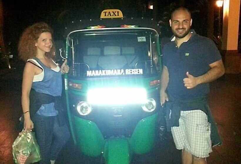 هتل Mahakumara White House