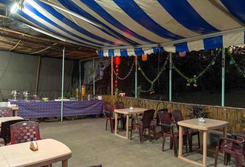 בית מלון כפרי Treebo Guest House