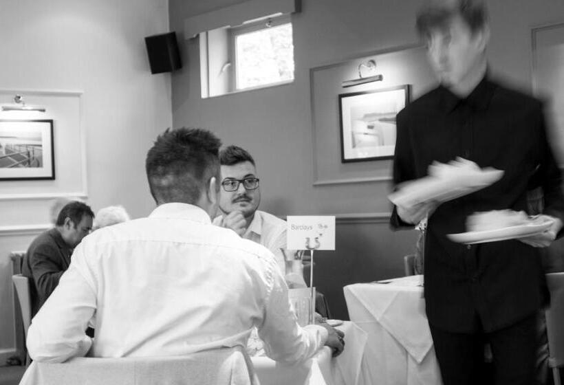 فندق The White Lodge