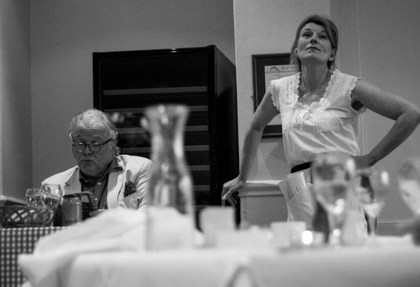 فندق The White Lodge