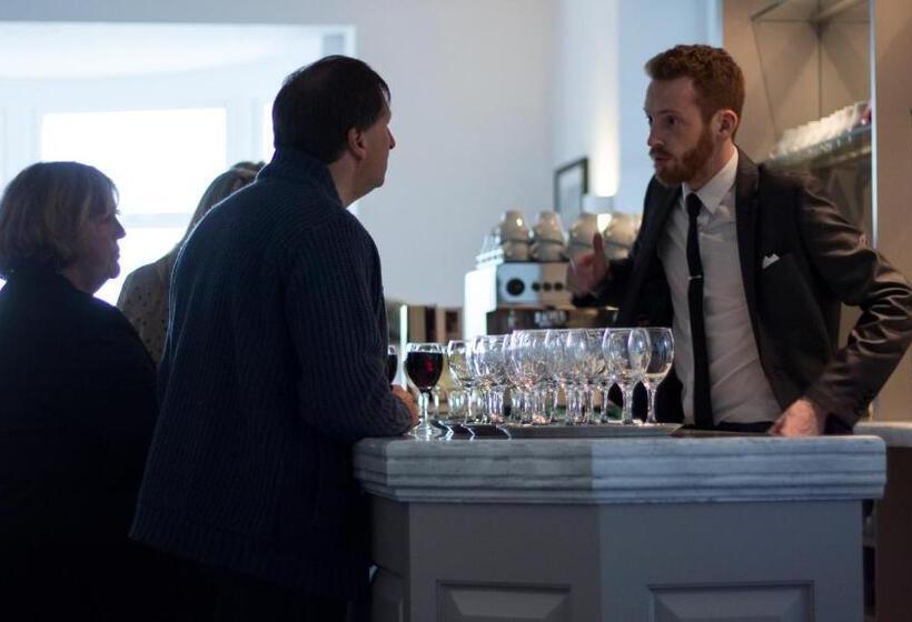 فندق The White Lodge