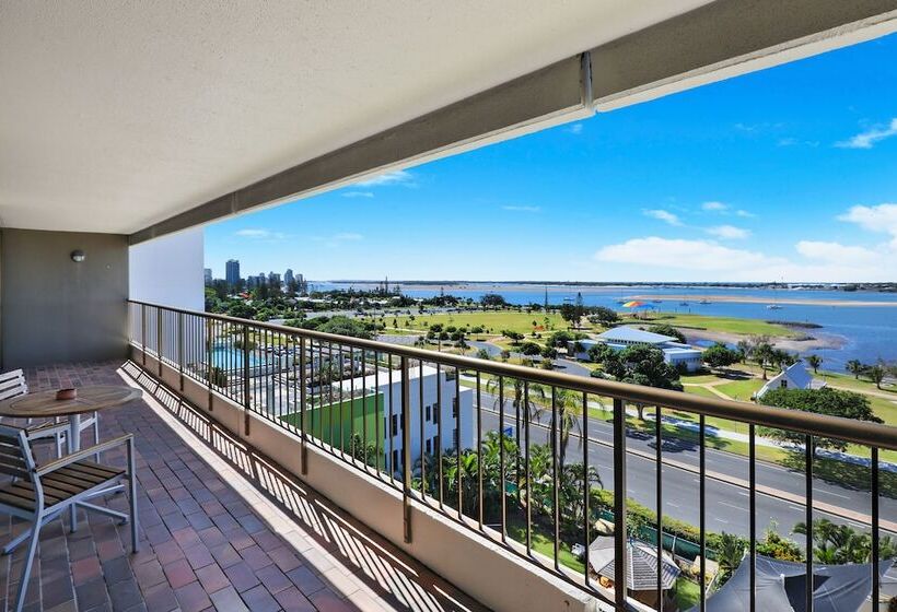 Palmerston Tower On Southport Broadwater
