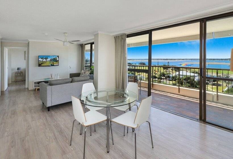 Palmerston Tower On Southport Broadwater