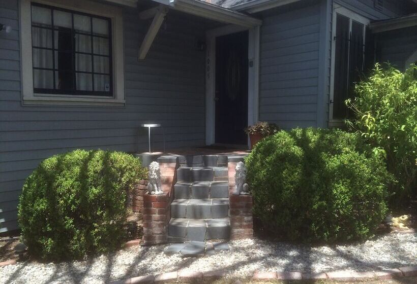 پانسیون Sanborn Guest House