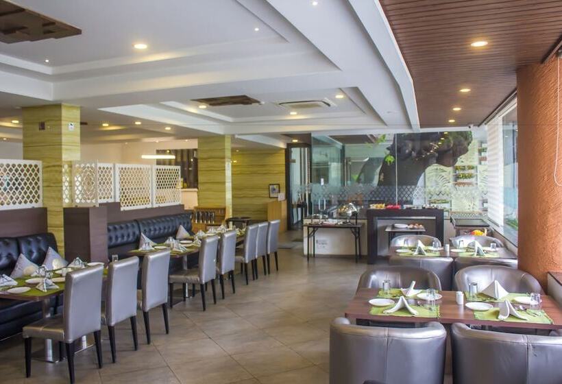 منتجع Club Mahindra Hatgad