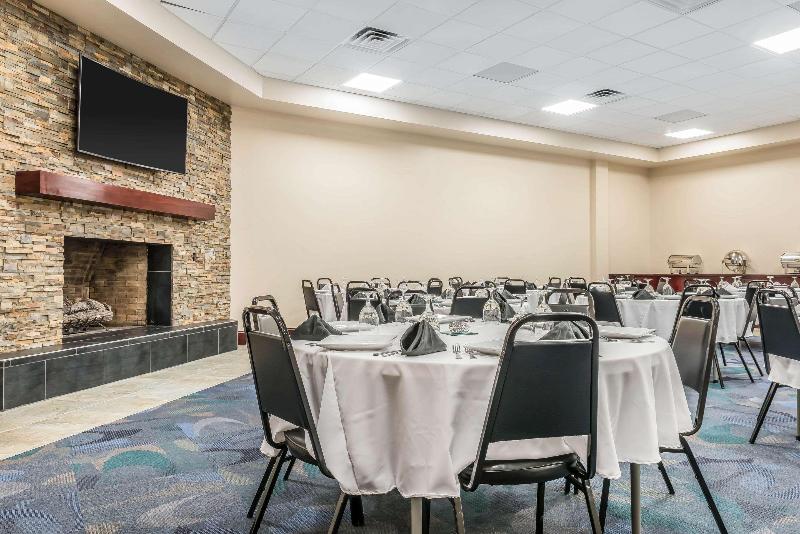 בית מלון כפרי Clarion Inn