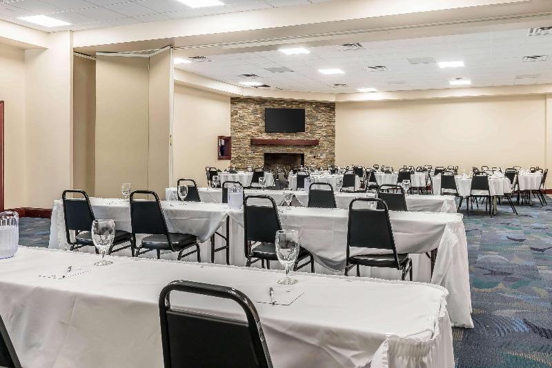 בית מלון כפרי Clarion Inn