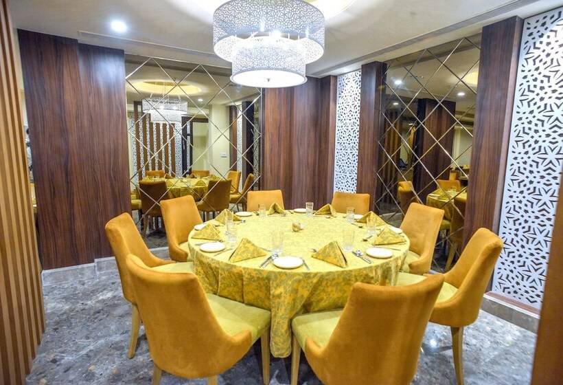 فندق Efcee Sarovar Premiere Bhavnagar