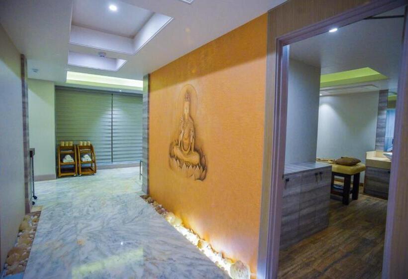 فندق Efcee Sarovar Premiere Bhavnagar