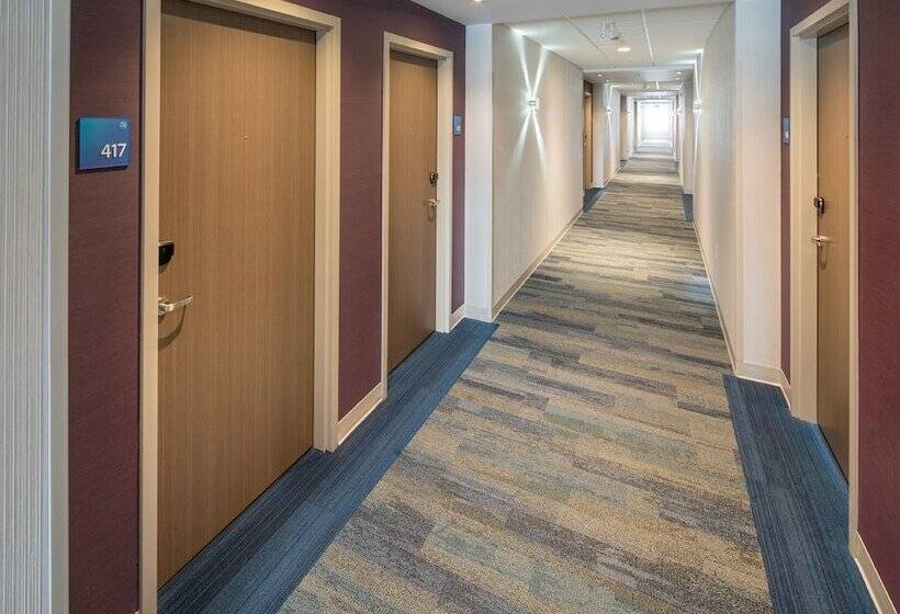 בית מלון כפרי Holiday Inn Express   Red Deer North, An Ihg