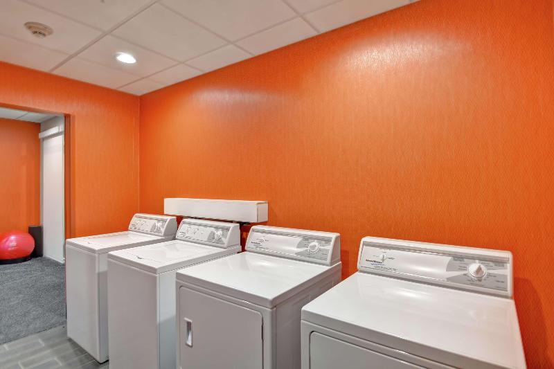 בית מלון כפרי Home2 Suites By Hilton Meridian