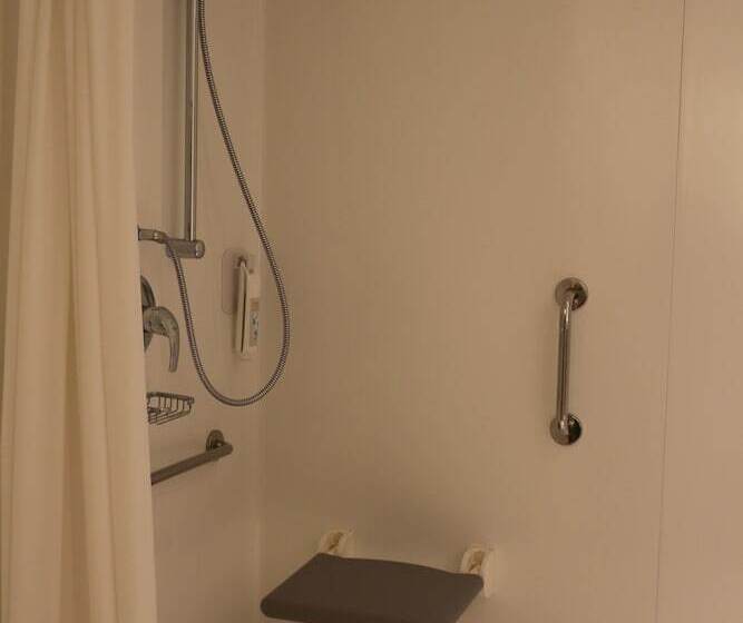 ホテル Ibis Budget Castelnaudary  A61