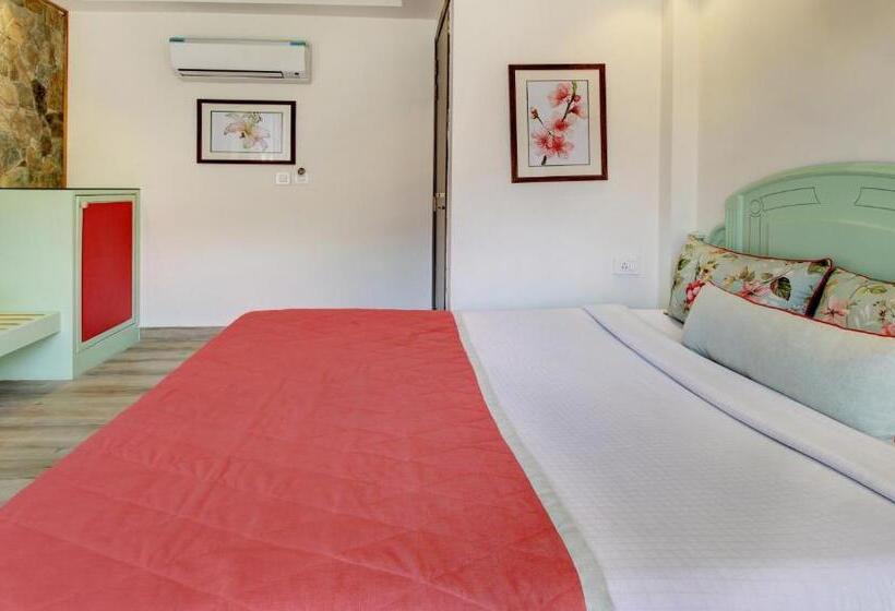 Отель Lakeside Inn Nainital