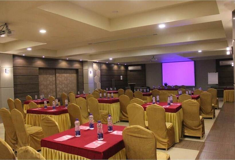 Отель Meritas Crystal Resort
