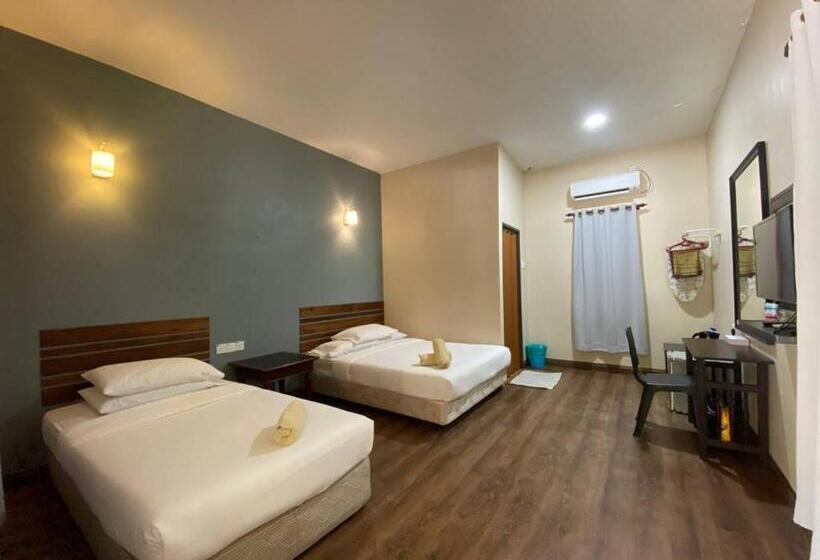 فندق Pandan Laut Beach Resort