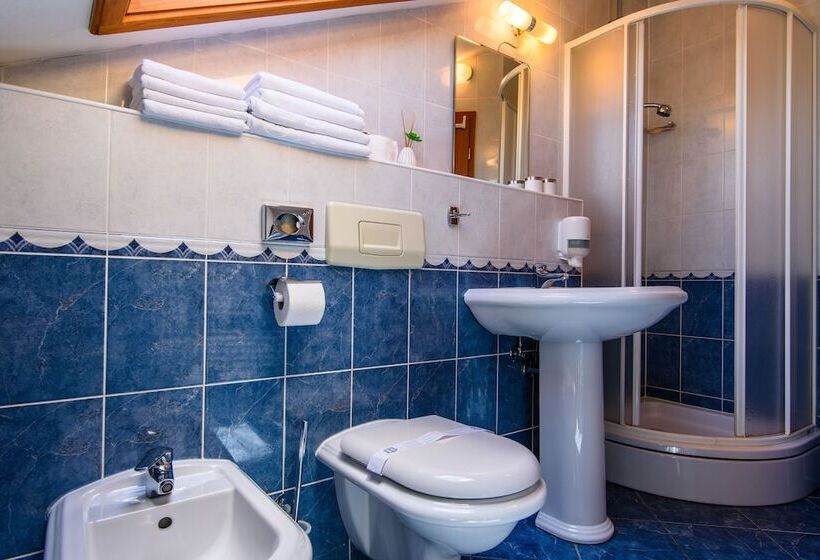 پانسیون Villa Jidro