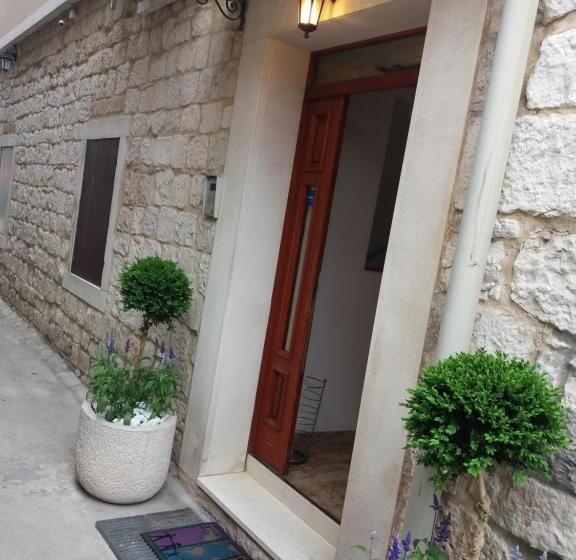 پانسیون Villa Jidro