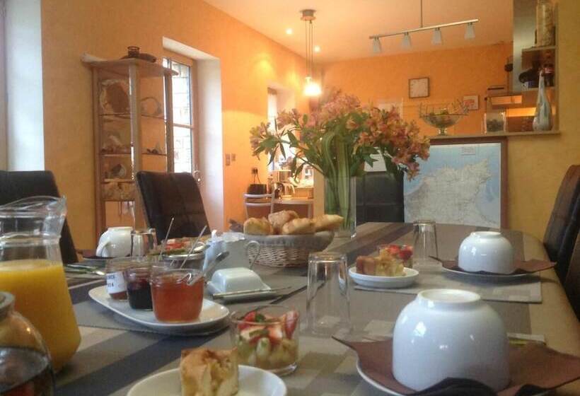 تختخواب و صبحانه Chambres & Roul Hotes De La Rance