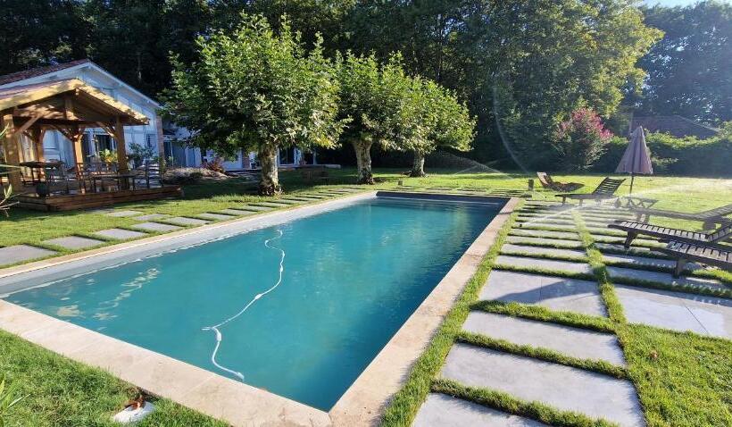 تختخواب و صبحانه Jack S Lodge La Grange