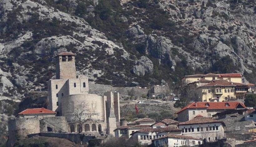 مبيت وإفطار Rooms Merlika  Inside The Castle