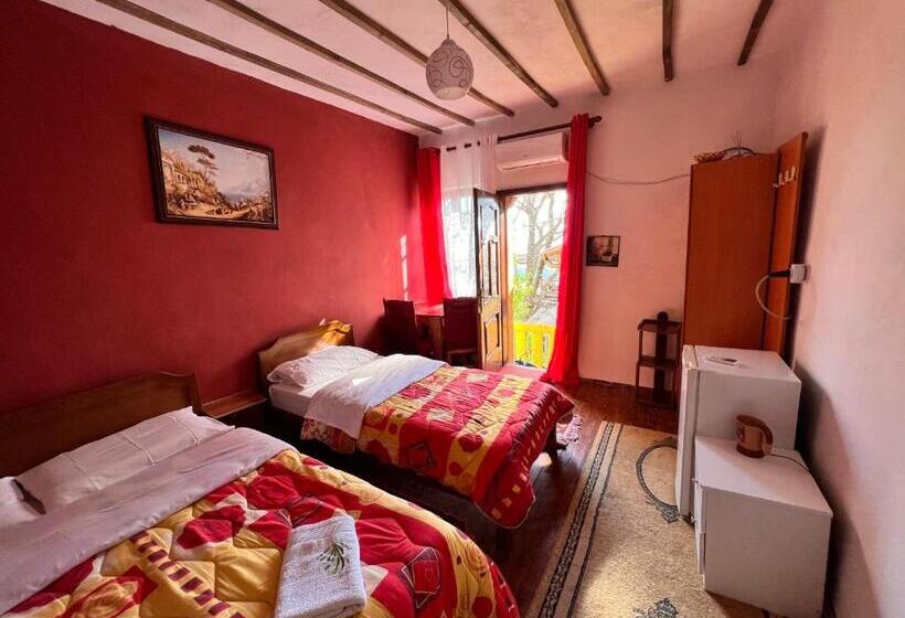 مبيت وإفطار Rooms Merlika  Inside The Castle