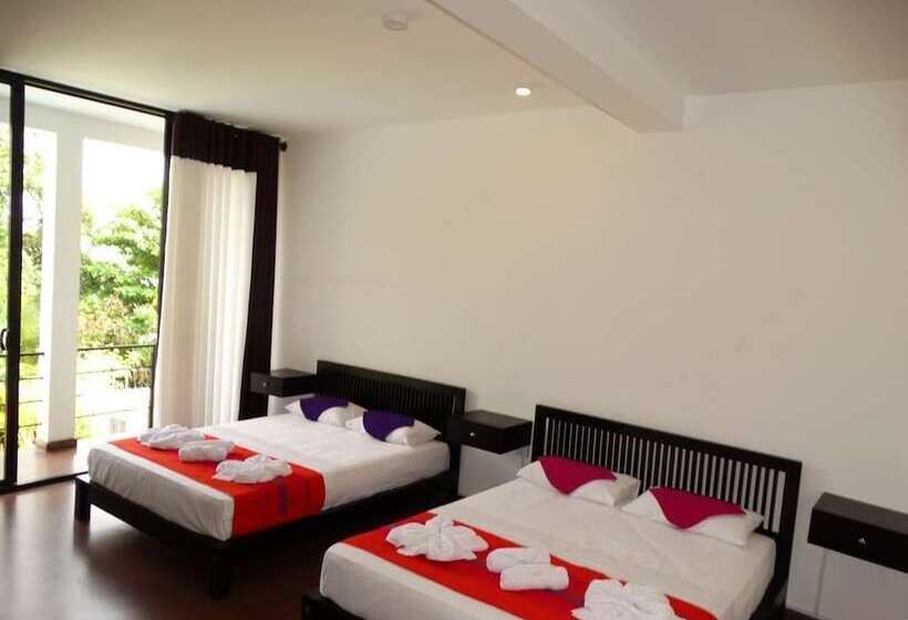 Escapade By Lvb   Hostel