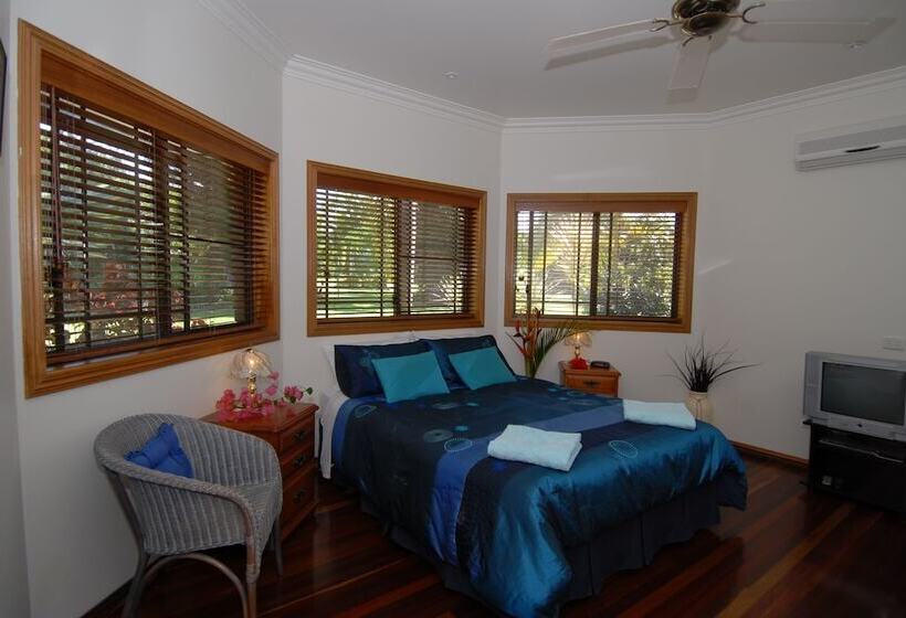Hibiscus Lodge Bed & Breakfast