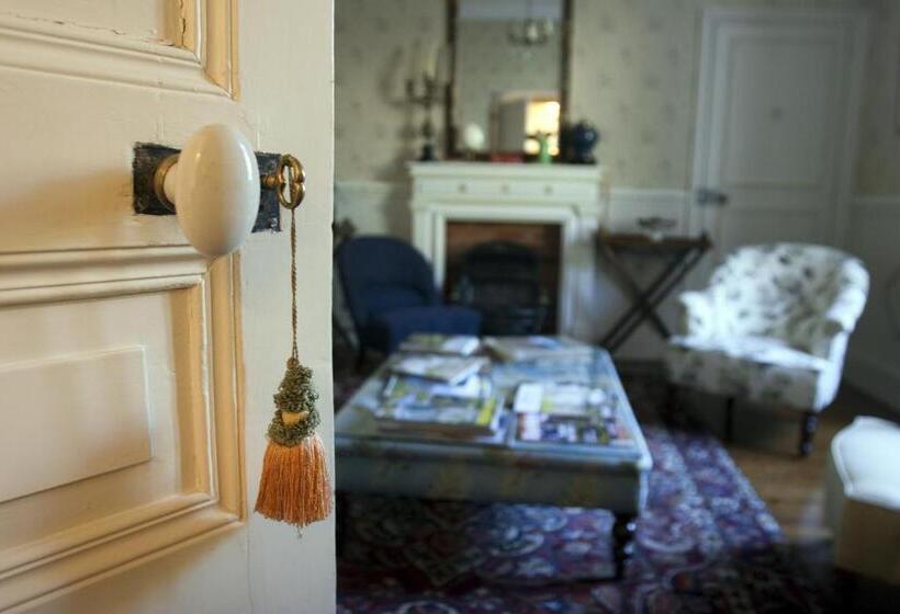 هتل La Villa Fleurie