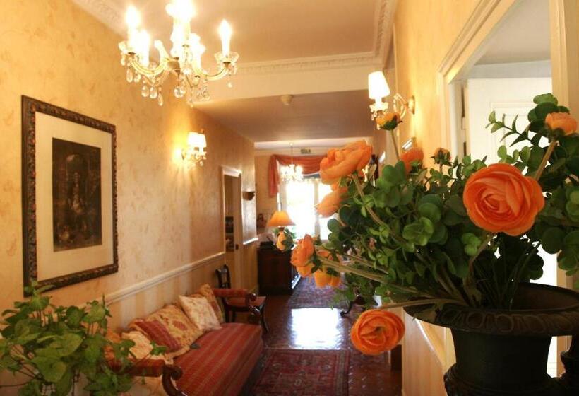 هتل La Villa Fleurie
