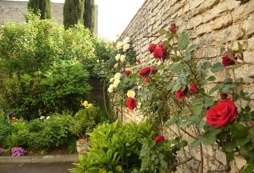 هتل La Villa Fleurie