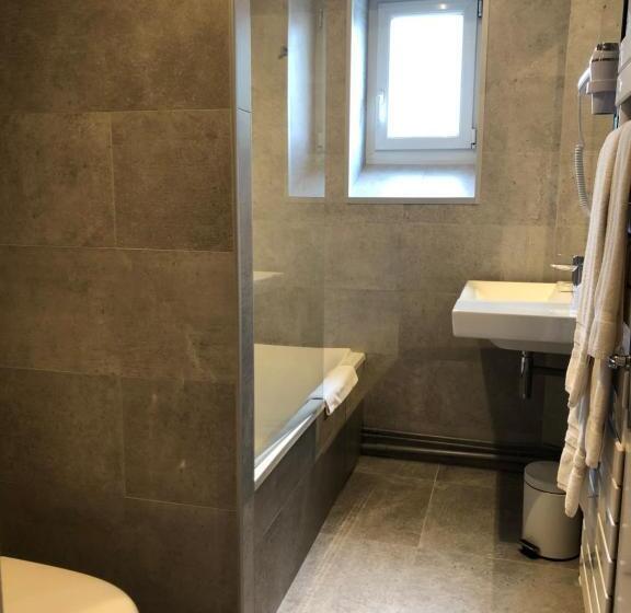 هتل La Villa Fleurie