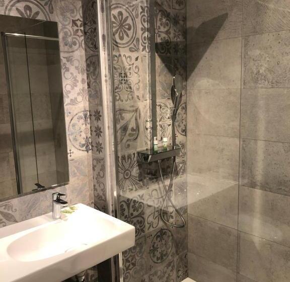 هتل La Villa Fleurie