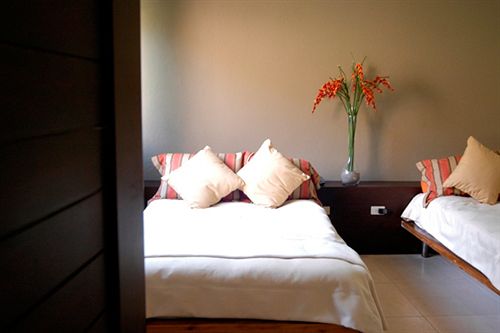 فندق Las Flores Resort