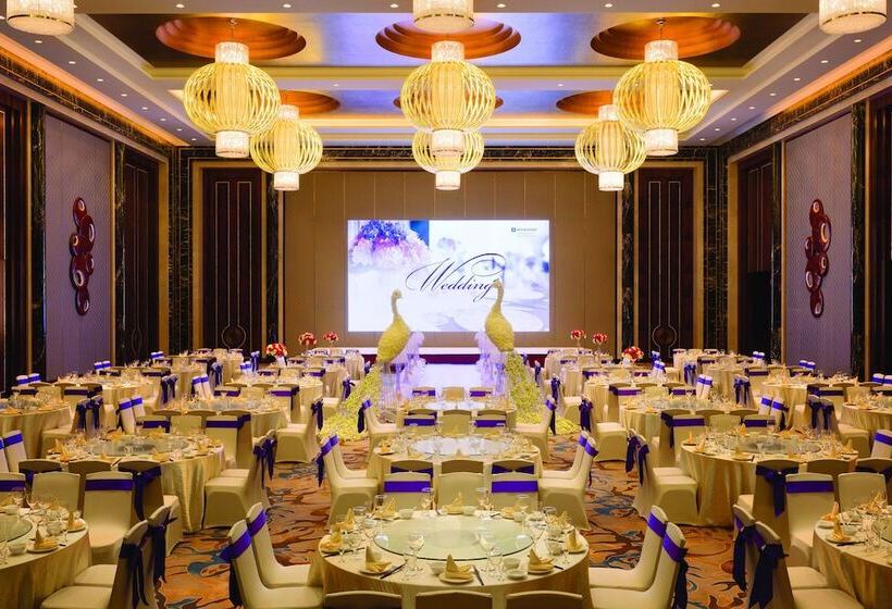 هتل Wyndham Urumqi North