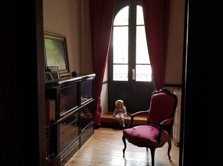 تختخواب و صبحانه Chez Louise