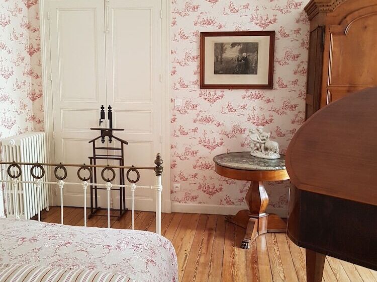 تختخواب و صبحانه Chez Louise